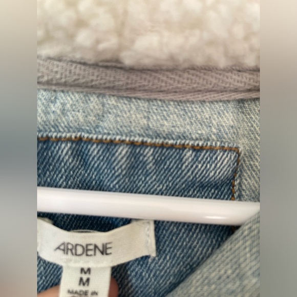 Ardene Denim Jean Jacket with White Sherpa And hood size medium. NWOT - Picture 2 of 7